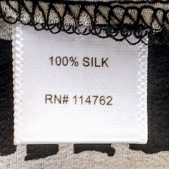 Piperlime Black White Print Silk SS Top - Picture 4 of 5